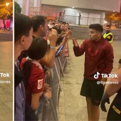 Acuña se baja del autobús y recrimina a la afición del Sevilla sus continuas críticas al equipo