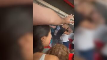 Ha pasado en España y es deplorable: la pelea de un entrenador y un aficionado que le escupió