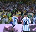 El momento por el que Messi mandó a los suyos a vestuarios: a palos contra hinchas argentinos