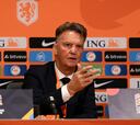 Van Gaal manda a su jefe de prensa que le abra la Coca-cola