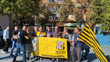 Uno de los gestos más bonitos que verás: los vicepresidentes del Betis Florida y su anécdota con la lotería de navidad