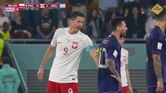 La escena de Messi con Lewandowski que se viraliza en redes