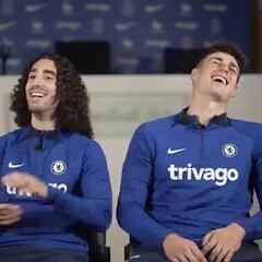 Cucurella canta la canción que le hicieron los fans del Chelsea y Kepa cuenta la anécdota del día que debutó