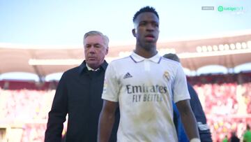 La imagen de Ancelotti con Vinicius tras el pitido final que ejemplifica la situación que vive el brasileño