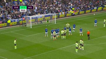 La técnica de Gündogan en esta falta con la que van alucinar: Courtois, toma nota