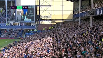 El público del Everton cumple así la última voluntad de una niña de 15 años: pelos de punta