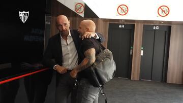 Esta siendo el foco de muchas críticas: atentos al gesto de Monchi cuando se acerca Sampaoli
