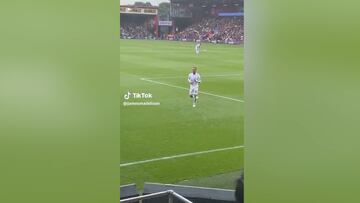 Vas a sacar un córner, te insulta toda la grada y pegas un vacile de época: tremendo esto de uno de los fichajes estrella de la Premier