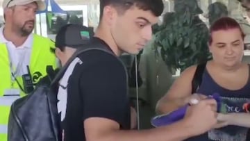 El gesto de Pedri cuando le hablan del “equipazo” del Barça que es definitorio
