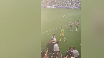 El vídeo que arrasa en UK y da hasta miedo: Cristiano cruzándose con Ten Hag tras la debacle...