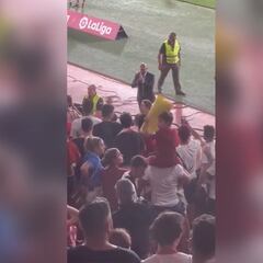Monchi salió a pedir perdón a la afición sevillista en Almería