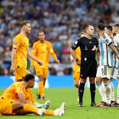 “Es el peor árbitro del Mundial”: las brutales críticas que ha recibido Mateu Lahoz