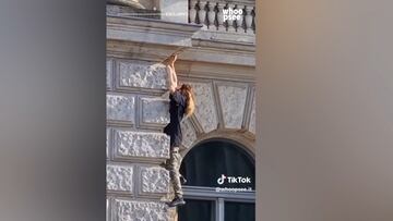 Jared Leto se hace viral despu¨¦s de ponerse a escalar un edificio en Berl¨ªn