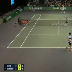 Ni en 100 intentos adivinarían lo que interrumpe este partido de tenis: de locos