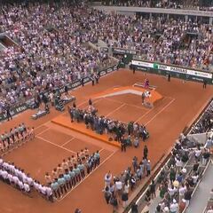 El tierra trágame de Swiatek al levantar el trofeo que ya es viral