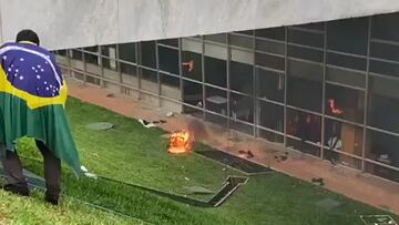 Los seguidores de Bolsonaro hacen fuego junto al Congreso de Brasil: este es el documento gráfico