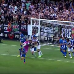 ¡De locos lo que pasó! Minuto 93, agresión y penalti del portero del Depor... y lo falla el Castellón