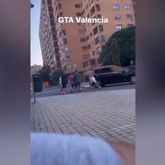 A pedradas una familia contra un coche en Valencia: el desenlace es sobrecogedor