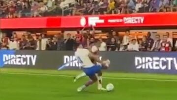 Xavi se quejó de la dureza del Arsenal y Araujo hizo esta brutalidad