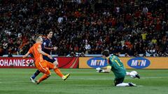 Las mejores paradas de la historia de la Copa del Mundo: Casillas, Courtois, Buffon...