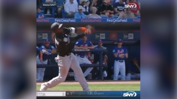 ¡24M de visitas! Se le escapa el bate en dirección a la grada y lo que ocurre es de película