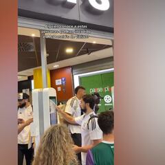 La imagen de los jugadores del Madrid en el McDonalds que se hace viral