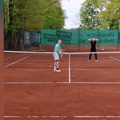 Más de 1M de visitas y tendrás que verlo dos veces: el inverosímil golpeo de tenis que se ha hecho viral