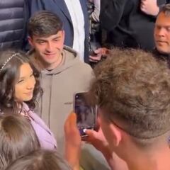 Ya le pasó a Gavi y ahora a Pedri: atentos a la escena con esta chica