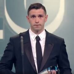 El Dibu Martínez rompe a llorar en un final de discurso que hay que ver una y otra vez