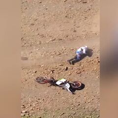 El espeluznante accidente del español Fernando Gómez Pallas en el Dakar: ¡se le partió la moto en dos!