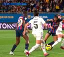 Para Iturralde no fue penalti: incendio en el Clásico femenino con el gol del Barcelona
