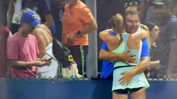Palmea el trasero y besa en la boca a su jugadora de 16 años tras ganar en el US Open