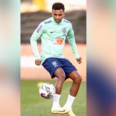 Un espectáculo de fútbol puro: el seguimiento de cerca a Rodrygo en su entrenamiento con Brasil