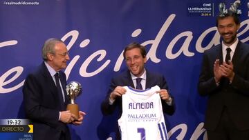 El comentario faltón a Almeida mientras le daban la camiseta del Madrid de baloncesto