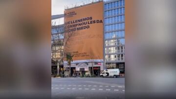 La desafiante pancarta de la Kings League en el centro de Barcelona