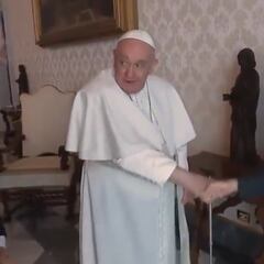 La frase viral del Papa Francisco a Almeida tras decirle un consejero que es alcalde de Madrid