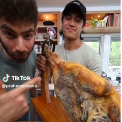 Dos americanos compran un jamón por Amazon y provocan todo tipo de comentarios en TikTok