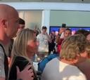 Una multitud de tifosi acorrala al árbitro de la final de la Europa League en el aeropuerto: tuvo que pasar momentos de terror