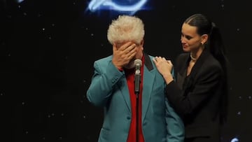 Almod車var rompi車 a llorar y todo el auditorio llor車 con 谷l