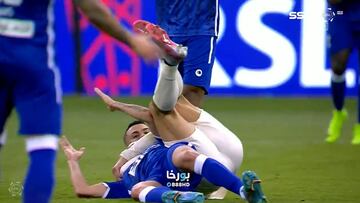 Uno de los mayores cruces de cables de su carrera: vean a Cristiano hacer una llave de judo salvaje a un rival