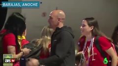 Única imagen juntos en España de Rubiales y Jenni: juzguen ustedes mismos la actitud de ambos