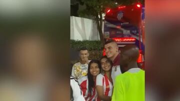 Una fan acosa a un futbolista y en redes se monta la mundial: “¿Y si fuera al revés?”