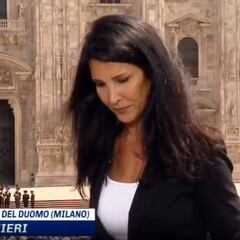 La reacción viral de una periodista cuando en el funeral de Berlusconi se canta “Comunista el que no bote”