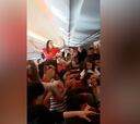 Fiesta, golpes y canciones: la Selección celebra en el avión de vuelta a España