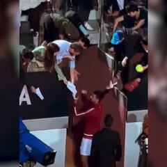 Sale una nueva toma del botellazo a Djokovic en Roma: lo aclara todo
