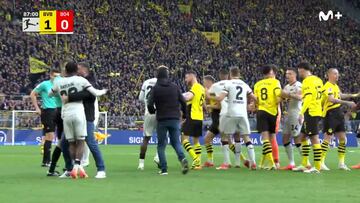 Multitudinaria tangana en el Dortmund-Leverkusen... ¡y Xabi Alonso no se arruga!