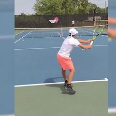 El niño que pretende revolucionar el tenis: vean una técnica que ahora mismo no existe en la ATP