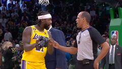 Es la falta técnica más surrealista en mucho tiempo: ¡le lleva la cámara de un fotógrafo al árbitro!