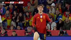 La terrible imagen de cómo le baila la rodilla a Gavi: sus lágrimas lo dicen todo