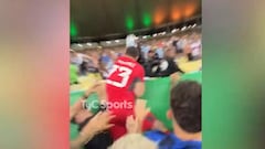 ¡Dibu Martinez pierde los papeles y agrede a un polícia brasileño en plena carga!